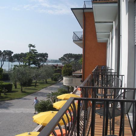 Hotel Mirabello Sirmione Bagian luar foto