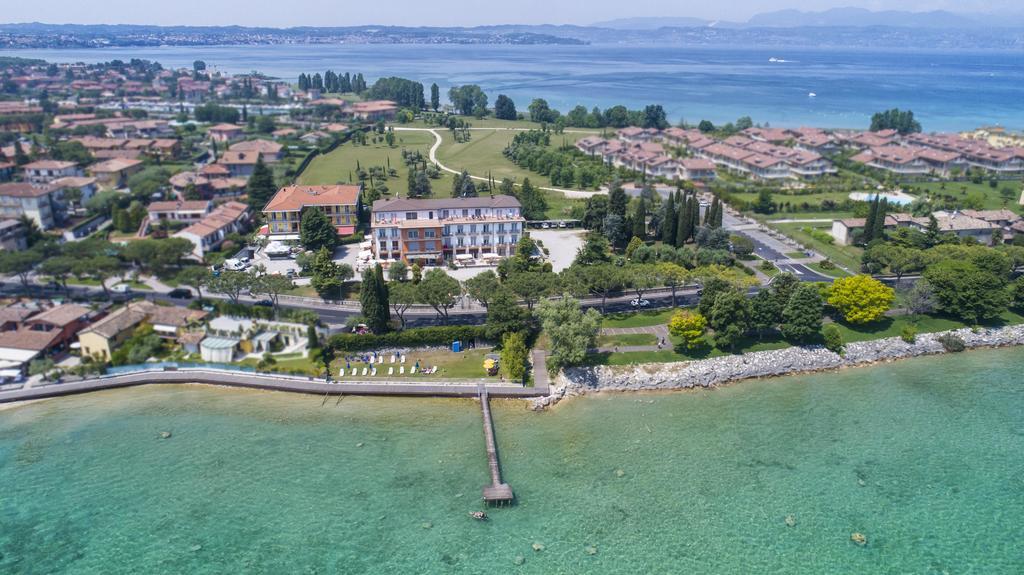 Hotel Mirabello Sirmione Bagian luar foto