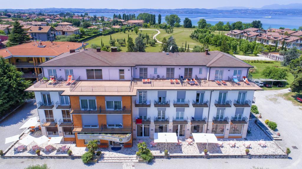 Hotel Mirabello Sirmione Bagian luar foto