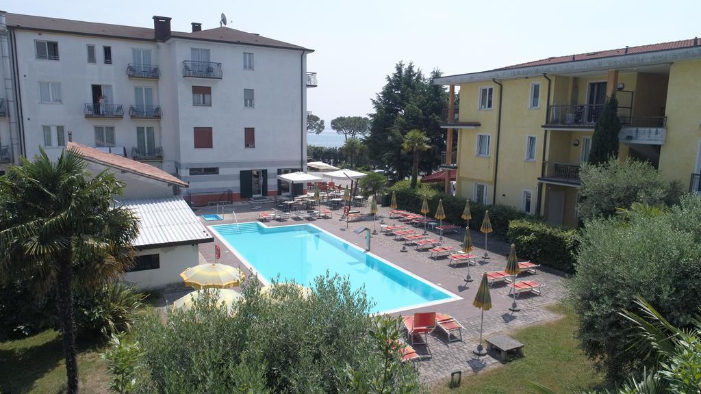 Hotel Mirabello Sirmione Bagian luar foto