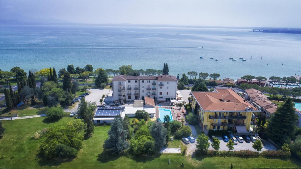 Hotel Mirabello Sirmione Bagian luar foto